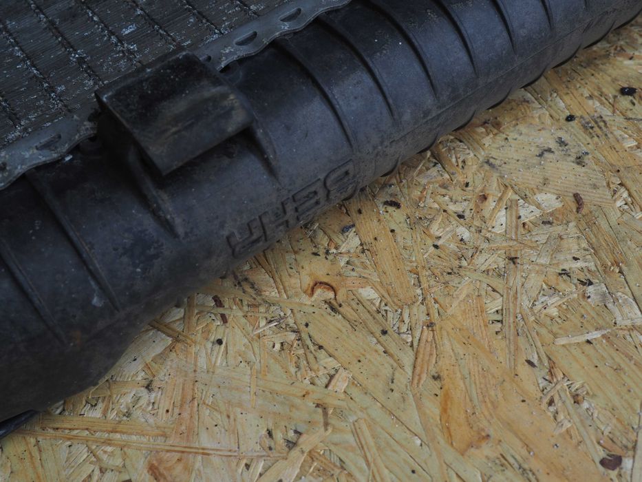 Chłodnica wody Behr mercedes W126 500