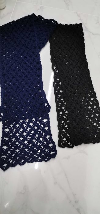 Cachecóis de lã feitos à mão