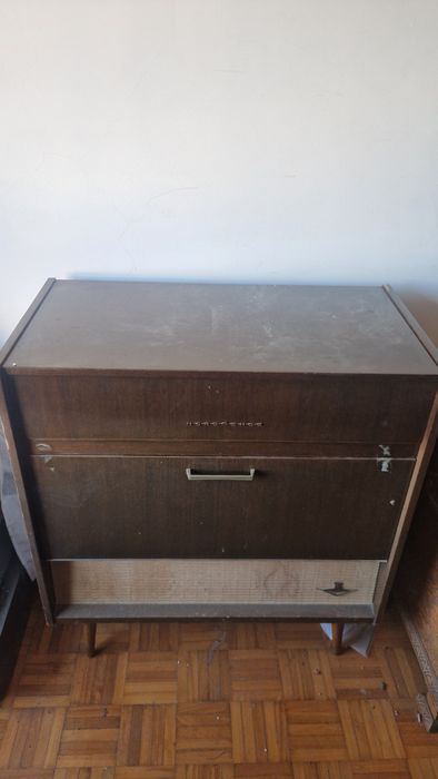 Rádio e giradiscos vintage