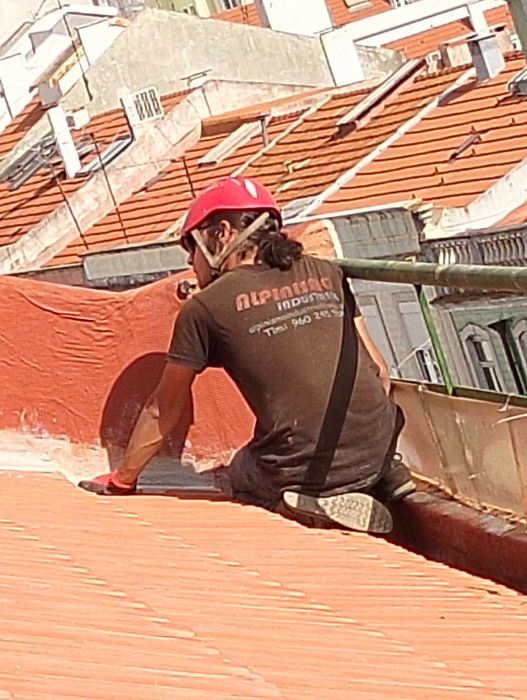 Alpinismo Industrial - Limpeza de telhados