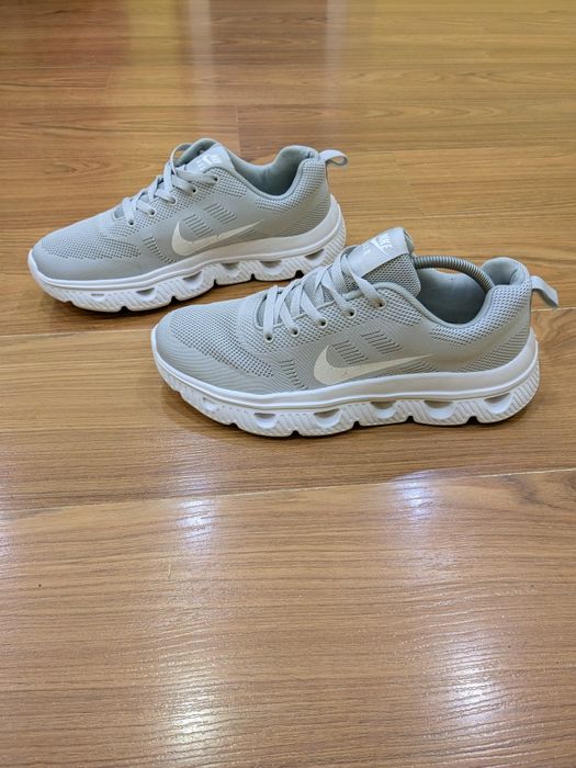 Кросівки Nike чоловічі сірі   44 р легенькі і зручні