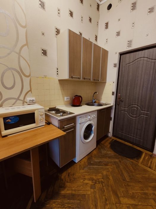 Продам 1 комнатная квартира метро Спортивная. Экв.17600 у.е. Торг