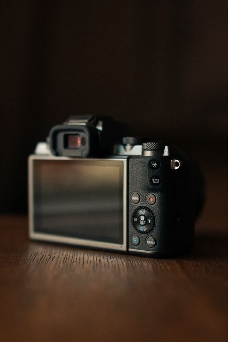 canon eos m5 - купити цифрові фотокамери - Ціна на OLX.ua