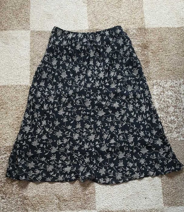 Spódniczka zwiewna na gumce w kwiaty