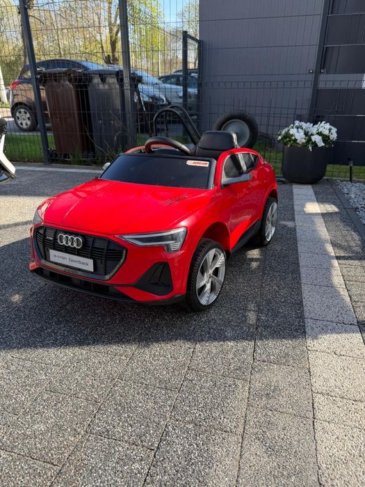 Samochodzik czerwony Audi