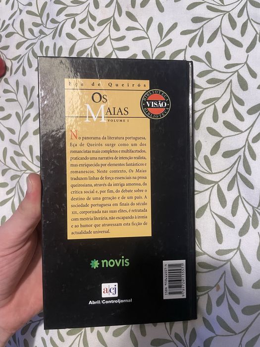 Livro Os Maias – Volume I de Eça de Queirós, edição Coleção Novis / Biblioteca Visão.