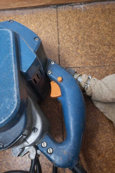 Lixadeira de Cinta Black & Decker – Profissional (Made in Germany)