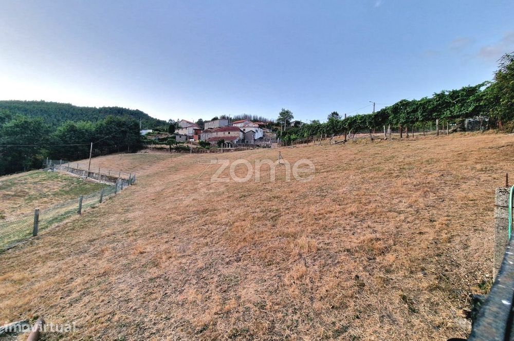 Terreno Rústico com 2433 m2 e anexo 39 m2 - Covelo Gerês, Montalegre