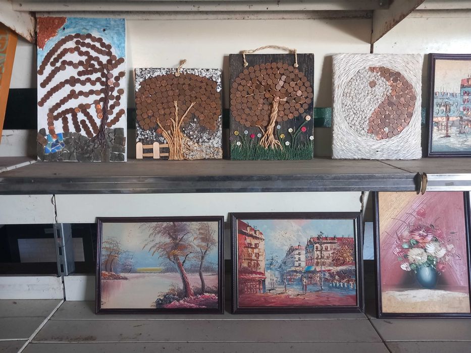 Lote de pinturas e quadros, preço cada