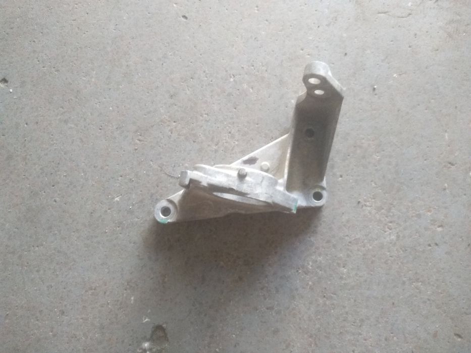 Кронштейн привода Ніссан рог