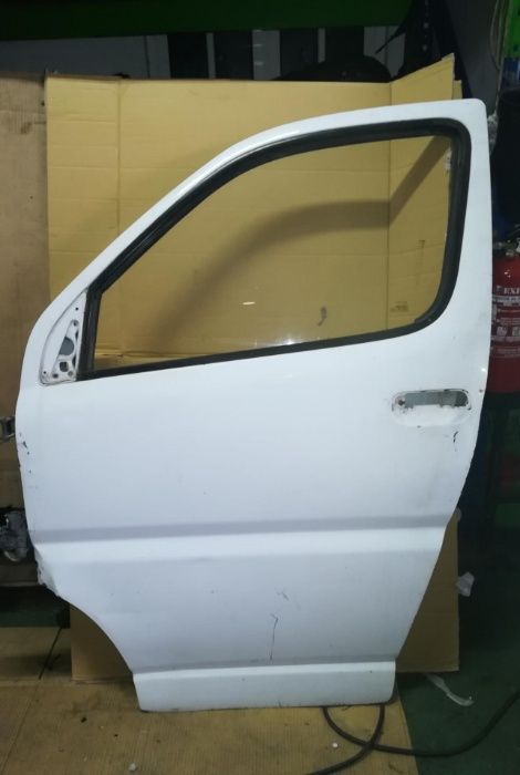 Porta frente direita toyota hiace branca