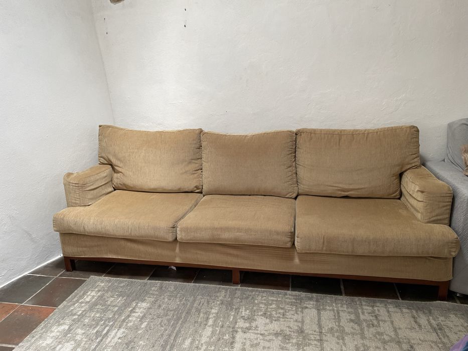 Sofa bege tres lugares