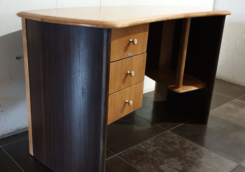 Письменный деревянный стол+ кресло детское