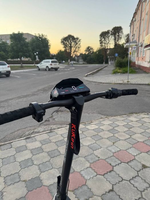 у продажі електро самокат kukirin g2