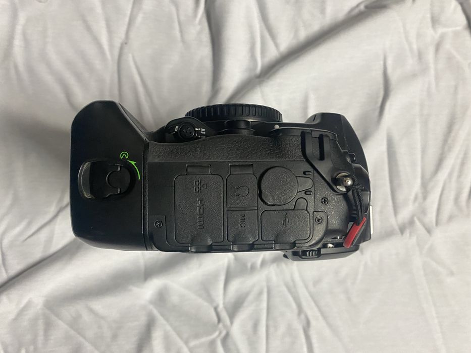 Nikon D5 em bom estado.