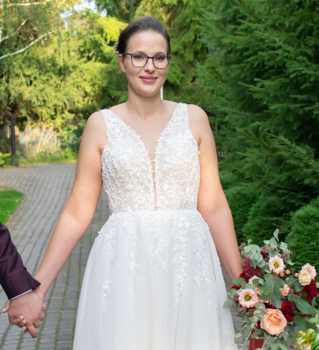 Piękna suknia ślubna wysoka 185 cm wzrostu lub mniej. Rozmiar 42