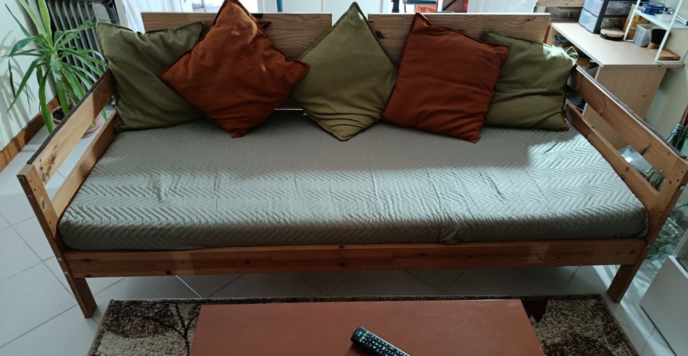 Sofá-cama (colchão incluído)
