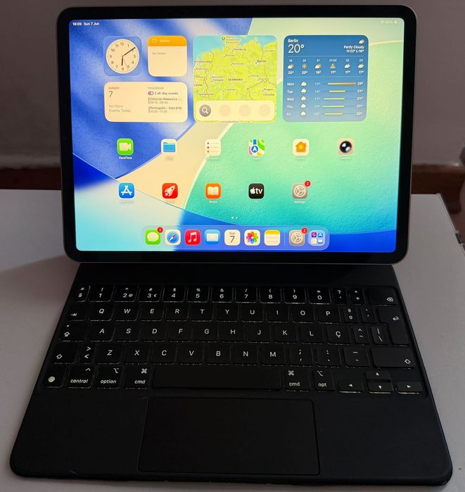 iPad Pro 11" M2, 256 GB + Magic Keyboard