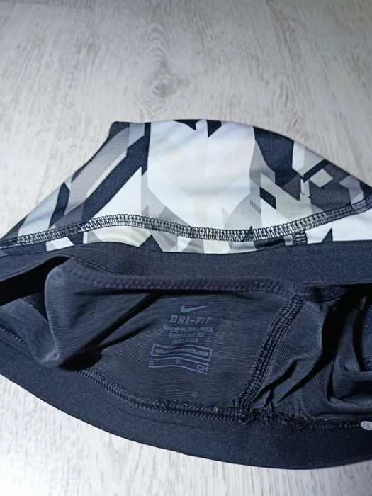 Stanik sportowy. Nike. Rozmiar S.
Top treningowy. Biustonosz.
Stan bar