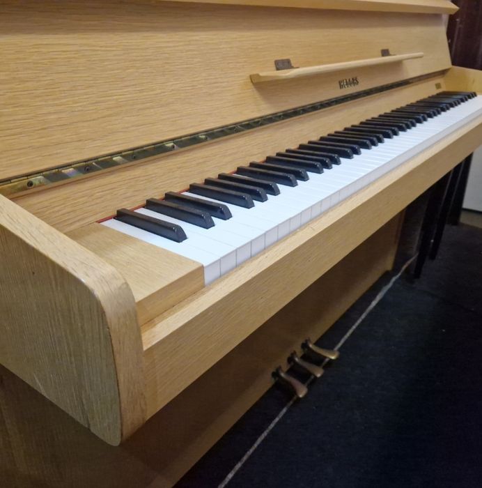 Fińskie pianino Hellas M110