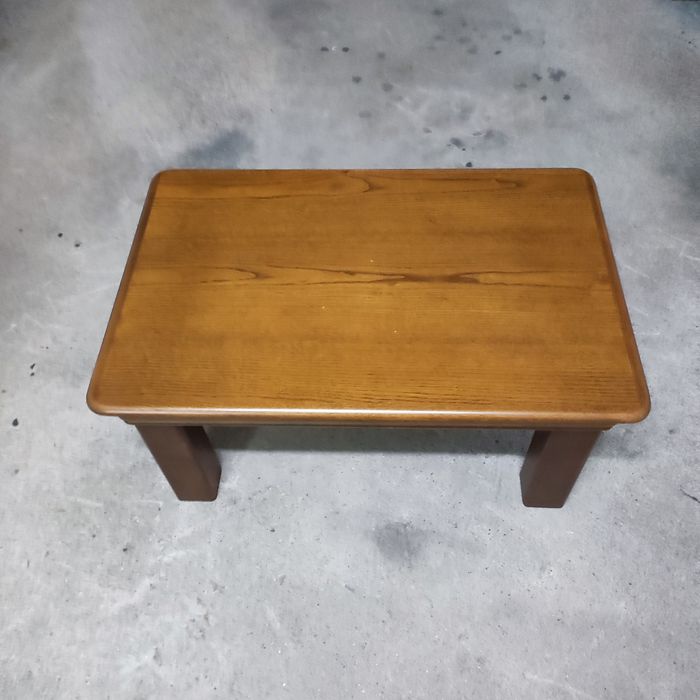 Mesa de centro em madeira maciça