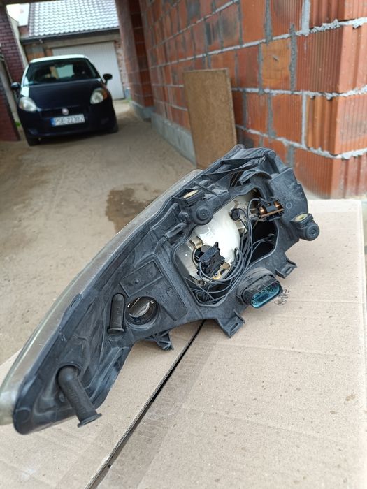 Lampa reflektory przód Ford Mondeo MK4 2007