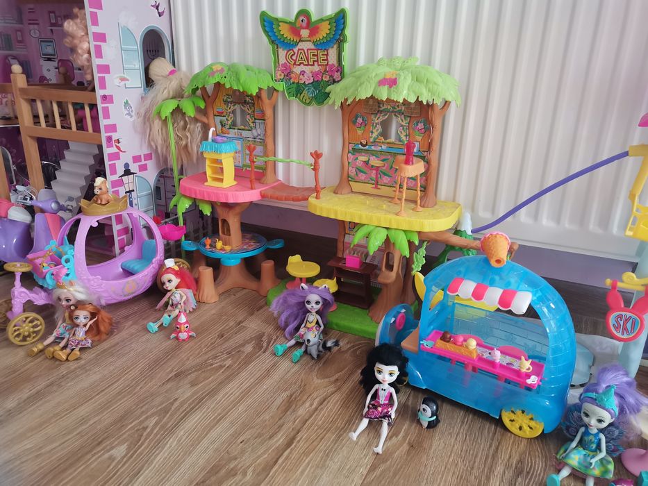 Duży zestaw Enchantimals 6 zestawów, 8 lalek i akcesoria w bdb stanie