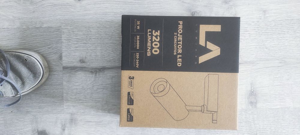 Foco led para calha monofásico