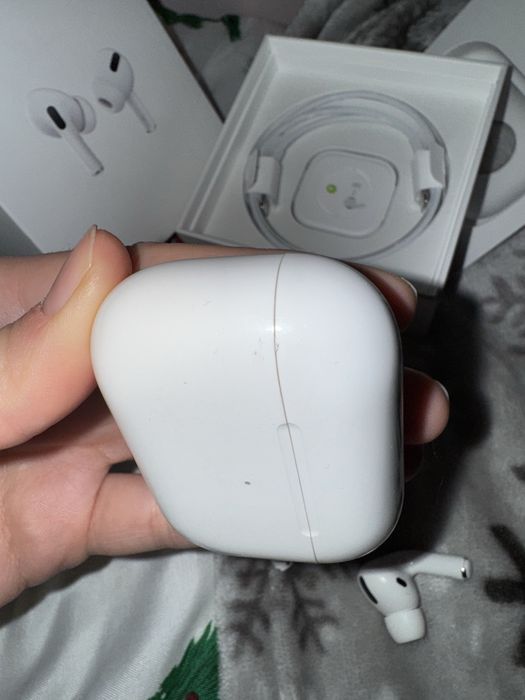 Sluchawki apple airpods pro 1 generacji z etui ładującym