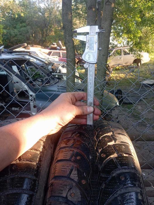 Зимові шиповані шини Pirelli Formula Ice 175/65 R14 100H резина зима