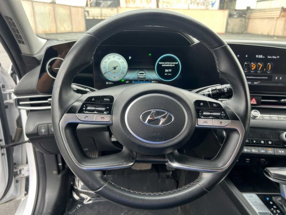 Hyundai Elantra Hyb Limited      2019