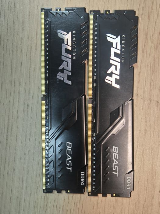 Pamięci RAM kingston FURY DDR4 2x16GB CL32
Na sprzedaż posiadam pamięc
