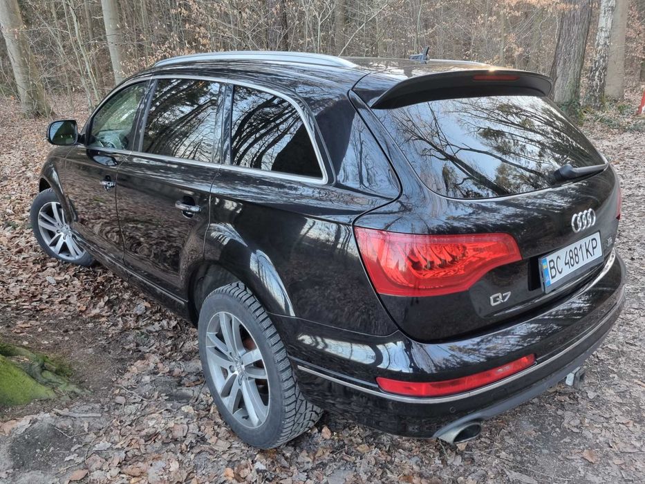 Автомобіль Ауді Q 7