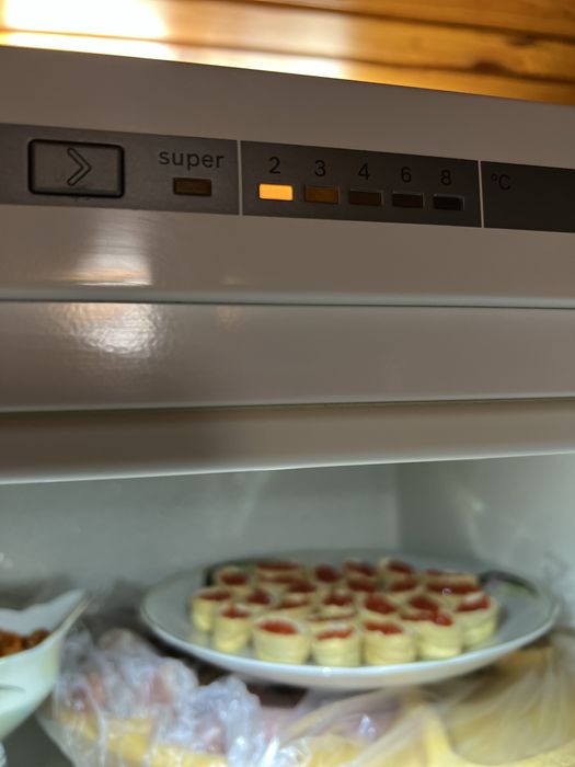 Холодильник BOSCH з нижньою морозильною камерою