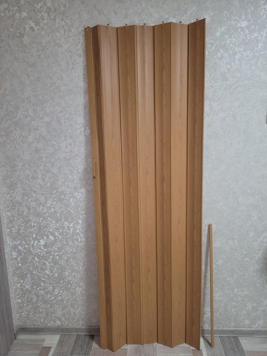 Двери-гармошка ПВХ Solo,  дуб. Новые!!!