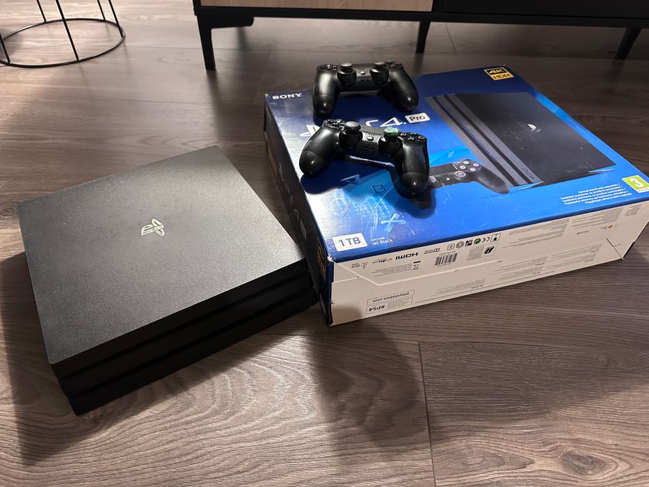 Sony Playstation 4 Pro - używana, stan idealny