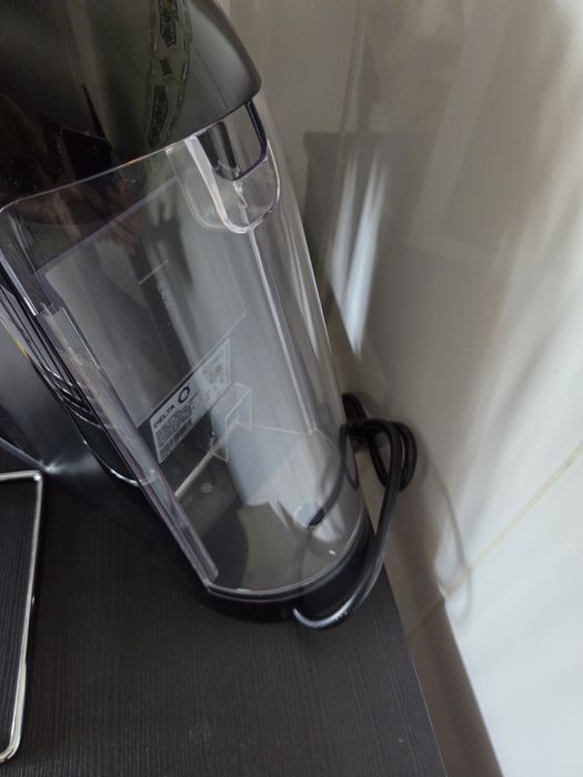 Máquina de Café Delta Q Iconiq última Geração oferta de 20 cafés e suporte de Cápsulas.