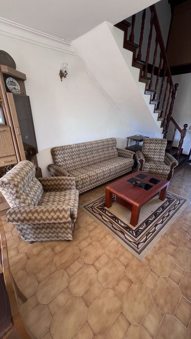 Vendo conjunto sofa dama e cadeirões