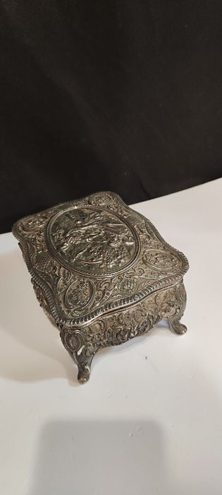 Caixa Guarda- Jóias em Metal