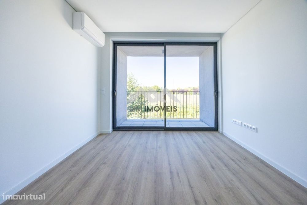 Apartamento T1 Novo |  Polo Universitário  | S. João | Varanda | Garag