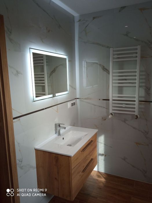 Doświadczony Glazurnik. Wykańczanie wnętrz