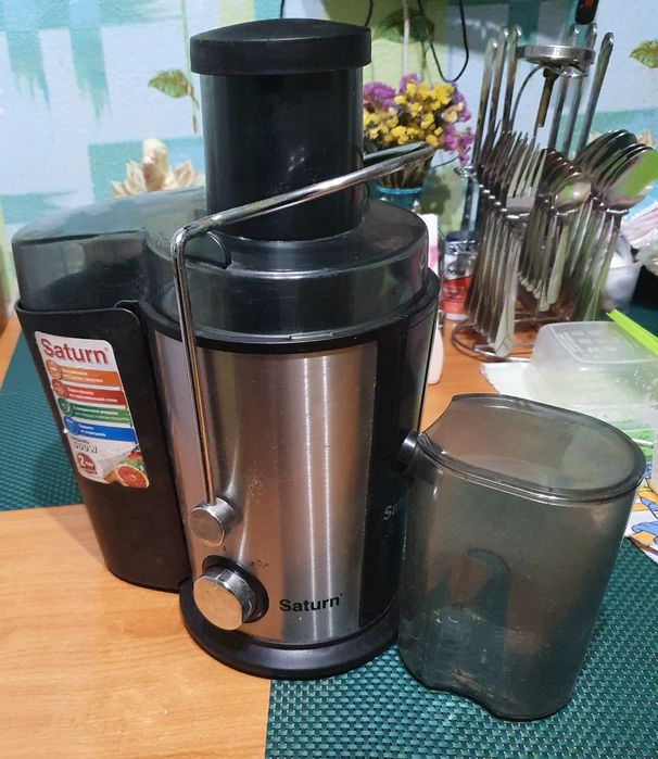 Соковитискач Соковыжималка Saturn 600W