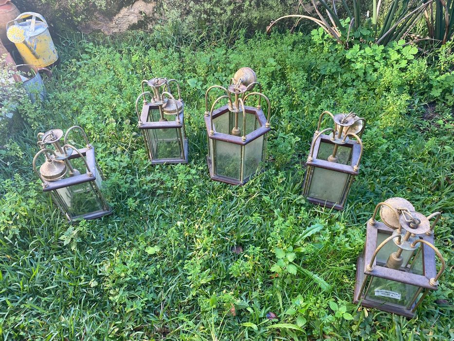 Cinco Candeeiros Em Madeira E Metal (Quatro Quadrados E Um Maior)