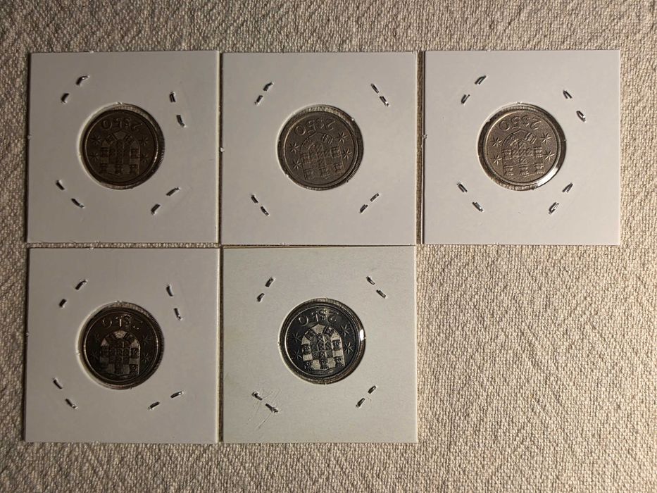 5 moedas de 2,5 escudos de diversas datas