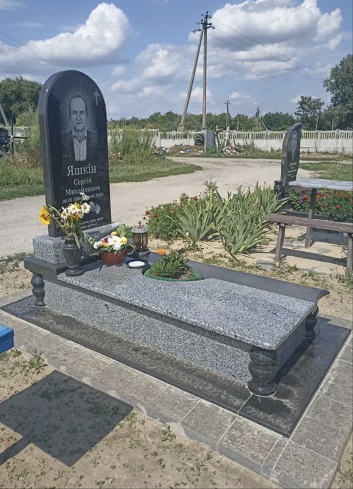 Памʼятники з граніту частник