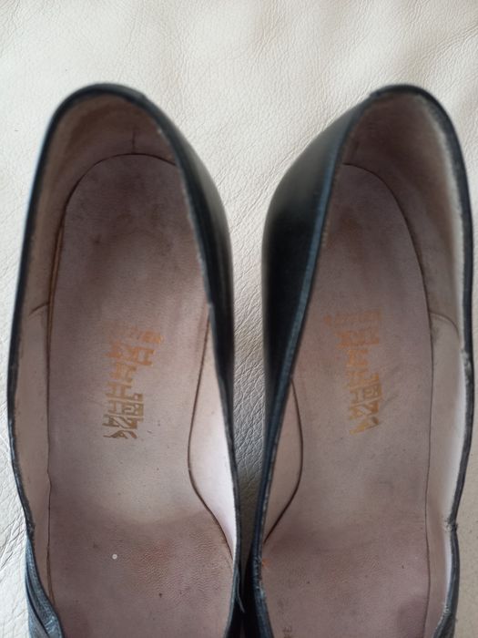 Sapatos de senhora em pele