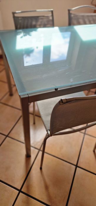 Mesa de cozinha e 4 cadeiras