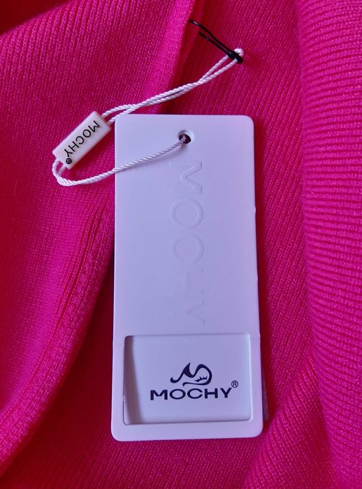 Розовая, трикотажная юбка миди с разрезом над ножкой mochy