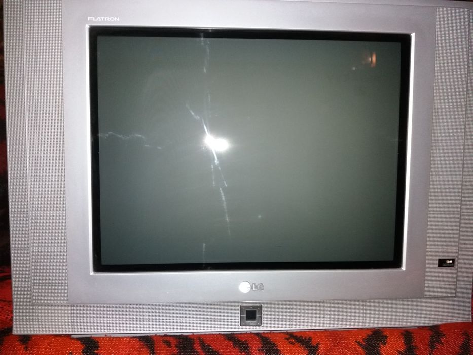 Телевізор   LG цвітний