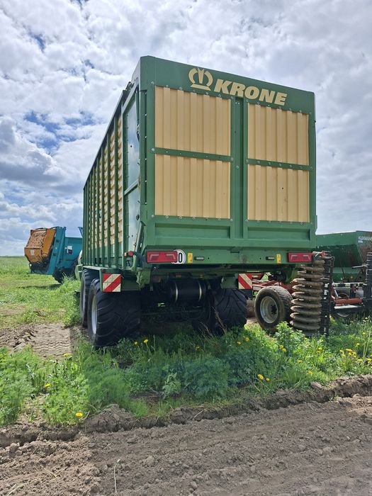 Przyczepa samozbierająca Krone ZX450 GL